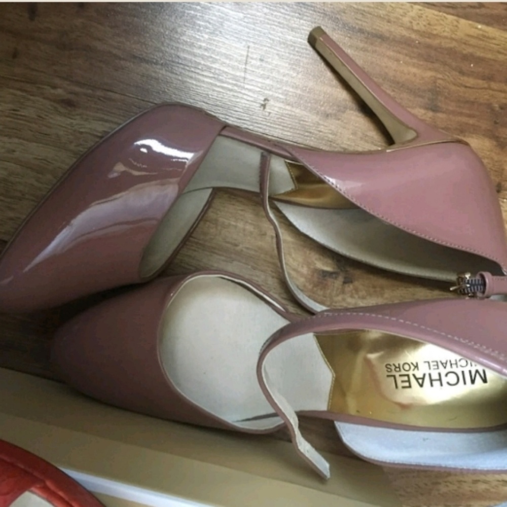 Michael kors dusty rose pumps